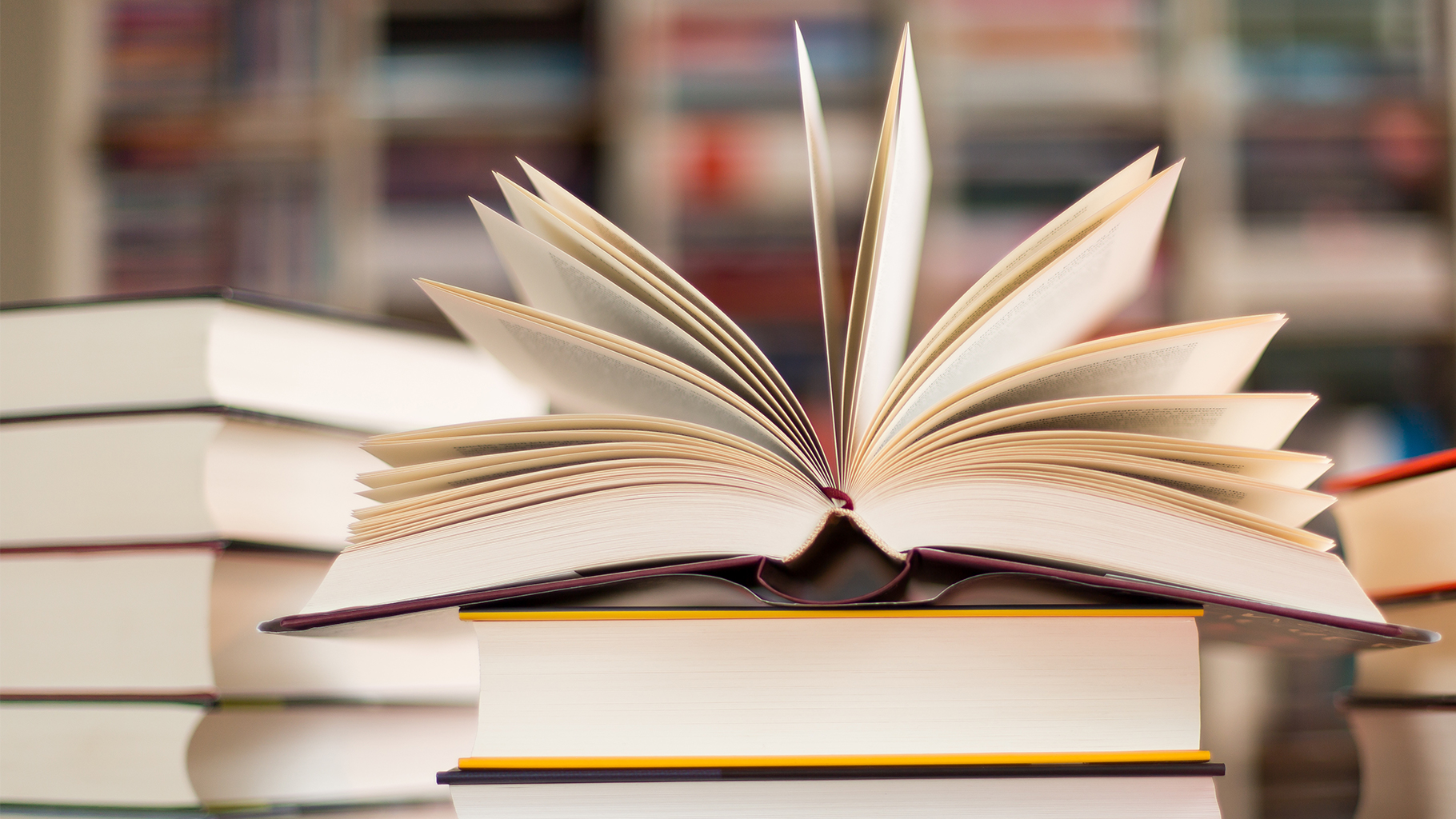 در این بلاگ به معرفی کتاب آثار و تحلیل قابلیت توقیف ضمانت نامههای بانکی پرداختیم و به ماهیت حقوقی ضمانت نامه بانکی از عقد ضمان و اثر آن بر اوصاف